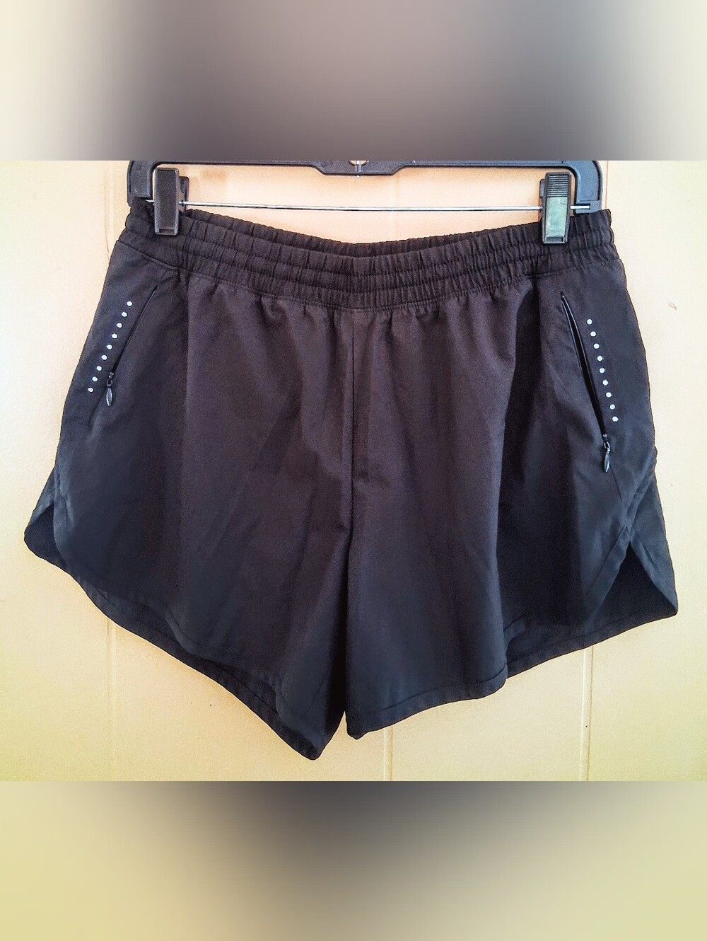 Black Old Navy Active Stretchtech Shorts Mid Rise with Zip Pockets Size Small